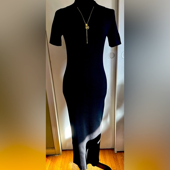 A dress - Picture 1 of 4